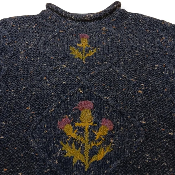Vintage Acorn Navy Chunky Knit Sweater with Flower Motif - L - Picture 2 of 3